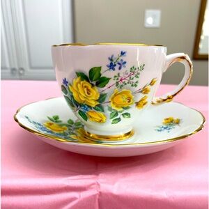 EUC VTG ROYAL TRENT FINE BONE CHINA TEACUP AND SAUCER WITH YELLOW ROSES, GILDING